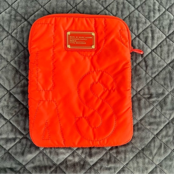 MARC JACOBS Tablet iPad Red Case 8” X 10.5” Quilted protector holder - Picture 4 of 12